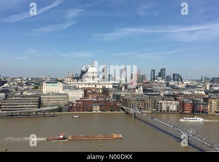 London, UK. 10th May, 2017. London, UK. 10th May 2017. Blue sky and sunshine during warm and sunny weather in central London over the River Thames today. Credit: Vickie Flores/StockimoNews/Alamy Live News Stock Photo