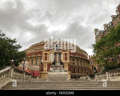 Prince Consort Rd, London, UK. 10th Sep, 2017. UK Weather: Cloudy in London. Prince Consort Rd, London. 10th Sept 2017. Low pressure conditions continued over the capital today bringing cloud and rain. Royal Albert Hall, London. Credit: jamesjagger/StockimoNews/Alamy Live News Stock Photo