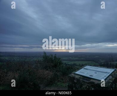 Pitch Will, Cranleigh. 2nd Feb, 2018. UK Weather: Sunrise from Pitch Hill. Pitch Hill, Cranleigh. 02nd February 2018. Cold but clear conditions over the Home Counties this morning. Sunrise seen from Pitch Hill near Cranleigh, Surrey. Credit: jamesjagger/StockimoNews/Alamy Live News Stock Photo