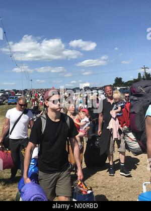 East Cowes, Newport, UK. 21st June, 2018. Seaclose Park, Newport, Isle of Wight. 21st Jun 2018. Hundreds of festival-goers enter the Isle of Wight festival site after a long wait in the heat. Credit: amylaura/StockimoNews Credit: amylaura/StockimoNews/Alamy Live News Stock Photo