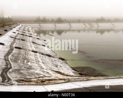 Godalming, UK. 05th July, 2018. UK Weather: Misty in Godalming. Tuesley Farm, Godalming. 05th July 2018. A misty start to the day for the Home Counties. Misty weather over Tuesley Farm in Godalming where reservoir levels are low. Credit: jamesjagger/StockimoNews/Alamy Live News Stock Photo