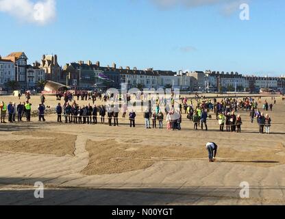 Weymouth, Dorset, UK. 11th Nov 2018. Danny Boyle's Pages of the Sea at Weymouth say thank you and goodbye on this centenary of the Armistice. Credit: Carolyn Jenkins/StockimoNews/Alamy Live News Credit: Carolyn Jenkins / StockimoNews/Alamy Live News Stock Photo