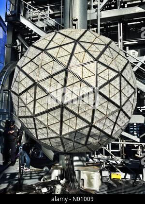 New York City, USA. 27th Dec 2018. Preparations for The Times Square New Years Eve Ball in New York City on December 27, 2018. Credit: Andrew Schwartz/StockimoNews/Alamy Live News Stock Photo