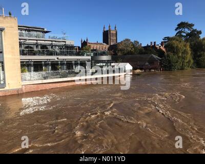 Hereford, UK. 27th Oct, 2019. UK Weather Flooding at Hereford UK - The River Wye is extremely high at Hereford with some flooding on the left bank including the De Koffie Pot pub. Credit: Steven May / StockimoNews/Alamy Live News Stock Photo