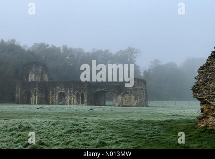 Farnham, Surrey, UK. 5th Nov, 2020. UK Weather: Freezing fog in Farnham. Waverley Abbey, Farnham. 05th November 2020. Another cold night across the Home Counties. Freezing fog over Waverley Abbey ruins near Farnham in Surrey. Credit: jamesjagger/StockimoNews/Alamy Live News Credit: jamesjagger/StockimoNews/Alamy Live News Stock Photo