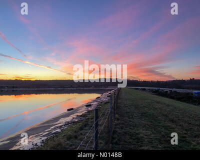 Godalming, Surrey, UK. 31st Jan, 2021. UK Weather: Sunrise over Godalming. Tuesley Farm, Godalming. 31st January 2021. A frosty start to the day for the Home Counties. Sunrise over Tuesley Farm in Godalming in Surrey. Credit: jamesjagger/StockimoNews/Alamy Live News Stock Photo