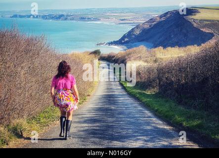 Cornwall, UK. 19th Mar, 2022. UK Weather: Fine sunny and blustery day on road to Millook Haven for Raich Keene on the North Cornish coast near Bude, Cornwall, UK. 19th March, 2022. Credit: nidpor / StockimoNews/Alamy Live News Stock Photo