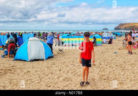 UK Weather: Busy at Polzeath beach on a warm overcast day. 26 July, 2022. Credit nidpor Credit: nidpor/StockimoNews/Alamy Live News Stock Photo