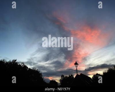 UK Weather: Sunset over Godalming. Sycamore Avenue, Godalming. 20th October 2023. Clearing skies over the Home Counties this evening after earlier rainfall. Sunset over Godalming in Surrey. Credit: jamesjagger/StockimoNews/Alamy Live News Stock Photo