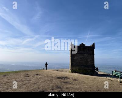 UK Weather: Sunny at Rivington, Lancashire. A sunny Easter Sunday at Rivington near Chorley in Lancashire. A windy morning by the folly at the top of Rivington Pike. Stock Photo