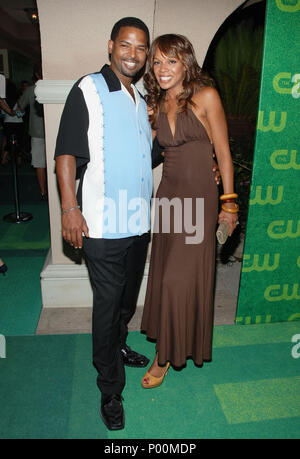 Wendy Raquel Robinson and husband  arriving at the  CW television Critic Assocoation Summer Party at the Ritz Carlton Pasadena Los Angeles. July 17, 2006. eye contact full length RobinsonWendyRaquel husb 327  Event in Hollywood Life - California, Red Carpet Event, USA, Film Industry, Celebrities, Photography, Bestof, Arts Culture and Entertainment, Celebrities fashion, Best of, Hollywood Life, Event in Hollywood Life - California, Red Carpet and backstage, Music celebrities, Topix, Couple, family ( husband and wife ) and kids- Children, brothers and sisters inquiry tsuni@Gamma-USA.com, Credit  Stock Photo