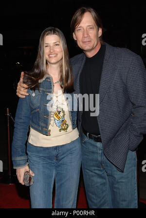 Kevin Sorbo, wife Sam and kids arriving at the 'Fred Claus' premiere ...