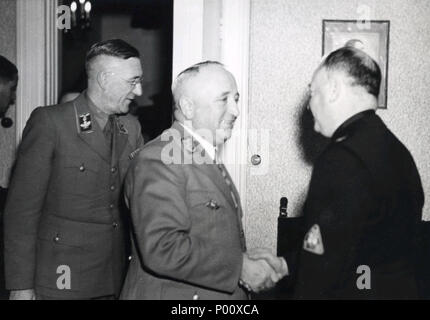 . Nederlands: Ir. A. A. Mussert (1894-1946) (rechts) ontvangt op 7 februari 1944 op zijn hoofdkwartier in Utrecht de Duitse Nazi politicus Dr. Robert Ley (1890-1945). Links (met bril) Generalkommissar zur besonderen Verwendung Wilhelm Ritterbusch.  . 7 February 1944. Photographer: 'Otto' (Otto Stapf?) 89 Ritterbusch2 Stock Photo