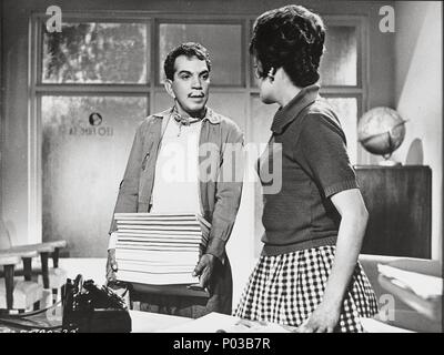 Original Film Title: EXTRA, EL.  English Title: EXTRA, THE.  Film Director: MIGUEL M. DELGADO.  Year: 1962.  Stars: CANTINFLAS. Credit: POSA FILMS, S.A. / Album Stock Photo