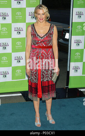 Daryl Hannah arriving at the 14th Annual Environmental Media Awards at the Ebel Theatre  in Los Angeles. November 17, 2004.08-HannahDaryl003 Red Carpet Event, Vertical, USA, Film Industry, Celebrities,  Photography, Bestof, Arts Culture and Entertainment, Topix Celebrities fashion /  Vertical, Best of, Event in Hollywood Life - California,  Red Carpet and backstage, USA, Film Industry, Celebrities,  movie celebrities, TV celebrities, Music celebrities, Photography, Bestof, Arts Culture and Entertainment,  Topix, vertical, one person,, from the year , 2004, inquiry tsuni@Gamma-USA.com Fashion - Stock Photo