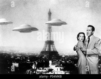 Original Film Title: EARTH VS THE FLYING SAUCERS.  English Title: EARTH VS THE FLYING SAUCERS.  Film Director: FRED F. SEARS.  Year: 1956.  Stars: HUGH MARLOWE. Credit: COLUMBIA PICTURES / Album Stock Photo