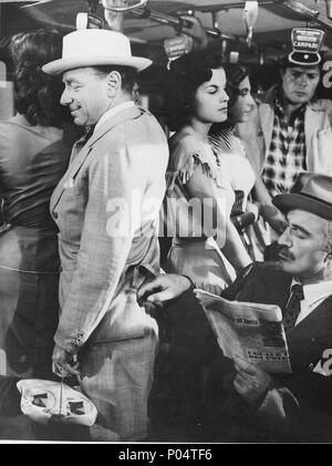 Original Film Title: PECCATO CHE SIA UNA CANAGLIA.  English Title: TOO BAD SHE'S BAD.  Film Director: ALESSANDRO BLASETTI.  Year: 1954.  Stars: VITTORIO DE SICA. Credit: DOCUMENTO FILMS / Album Stock Photo