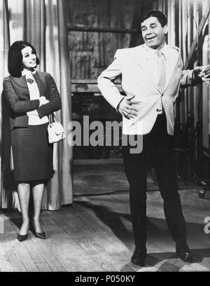 Original Film Title: THE PATSY.  English Title: THE PATSY.  Film Director: JERRY LEWIS.  Year: 1964.  Stars: JERRY LEWIS; INA BALIN. Credit: PARAMOUNT PICTURES / Album Stock Photo