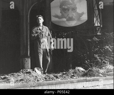 Original Film Title: NINETEEN EIGHTY-FOUR.  English Title: NINETEEN EIGHTY-FOUR.  Film Director: MICHAEL RADFORD.  Year: 1984.  Stars: JOHN HURT. Credit: UMBRELLA/ROSEMBLUM/VIRGIN FILMS / Album Stock Photo