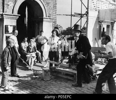 Original Film Title: OLIVER TWIST.  English Title: OLIVER TWIST.  Film Director: DAVID LEAN.  Year: 1948.  Stars: DAVID LEAN. Credit: CINEGUILD/RANK / Album Stock Photo