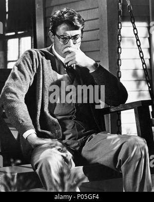 Original Film Title: TO KILL A MOCKINGBIRD.  English Title: TO KILL A MOCKINGBIRD.  Film Director: ROBERT MULLIGAN.  Year: 1962.  Stars: GREGORY PECK. Credit: UNIVERSAL PICTURES / Album Stock Photo