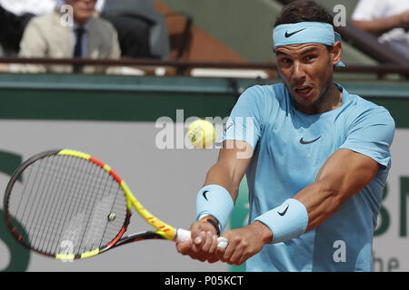 Spain's Rafael Nadal returns a shot against Argentina's Juan Martin del Potro during their semifinal match of the French Open tennis tournament at the Roland Garros stadium in Paris, France, Friday, June 8, 2018. (AP Photo/Michel Euler) Stock Photo