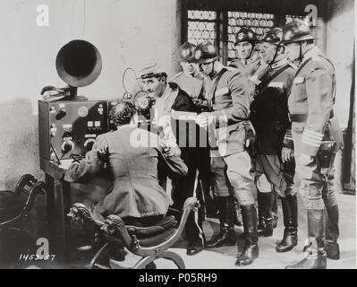 Original Film Title: DUCK SOUP.  English Title: DUCK SOUP.  Film Director: LEO MCCAREY.  Year: 1933.  Stars: GROUCHO MARX. Credit: PARAMOUNT PICTURES / Album Stock Photo