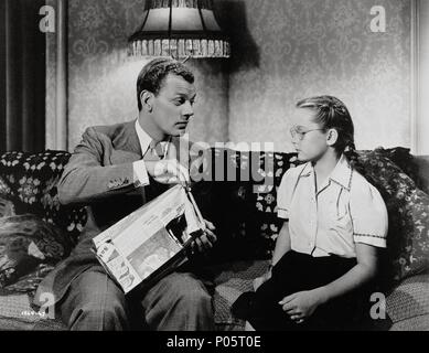 Original Film Title: SHADOW OF A DOUBT.  English Title: SHADOW OF A DOUBT.  Film Director: ALFRED HITCHCOCK.  Year: 1943.  Stars: JOSEPH COTTEN. Credit: UNIVERSAL PICTURES / Album Stock Photo