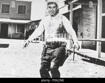 Original Film Title: POR MIS PISTOLAS.  English Title: WITH MY GUNS.  Film Director: MIGUEL M. DELGADO.  Year: 1968.  Stars: CANTINFLAS. Credit: POSA FILMS, S.A. / Album Stock Photo