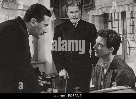 Original Film Title: PROCESSO ALLA CITTA.  English Title: CITY STANDS TRIAL, THE.  Film Director: LUIGI ZAMPA.  Year: 1952. Credit: ITALIAN FILM EXPORT / Album Stock Photo