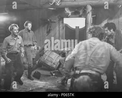 Original Film Title: SHANE.  English Title: SHANE.  Film Director: GEORGE STEVENS.  Year: 1953.  Stars: VAN HEFLIN; ALAN LADD. Credit: PARAMOUNT PICTURES / Album Stock Photo