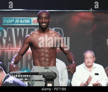 Las Vegas, Nevada, USA. 8th June, 2018. Undisputed junior welterweight Boxing Champion Terrence Crawford smiles after making weight on June 8, 2018 for the WBO Welterweight World title fight againgst Jeff Horn at the MGM Grand Arena in Las Vegas, Nevada. Credit: Marcel Thomas/ZUMA Wire/Alamy Live News Stock Photo