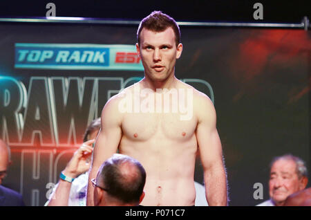 Las Vegas, Nevada, USA. 8th June, 2018. WBO Welterweight Boxing Champion Jeff Horn reacts after failing to make weight on June 8, 2018 for the WBO Welterweight World title fight againgst Terrence Crawford at the MGM Grand Arena in Las Vegas, Nevada. Credit: Marcel Thomas/ZUMA Wire/Alamy Live News Stock Photo