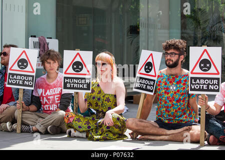 London, UK. 9th June, 2018. Climate change activists from Vote No Heathrow commence a hunger strike outside the Labour Party HQ to urge the party to commit its MPs to voting in Parliament against approval of a third runway at Heathrow Airport. Cabinet approval was given last week. Credit: Mark Kerrison/Alamy Live News