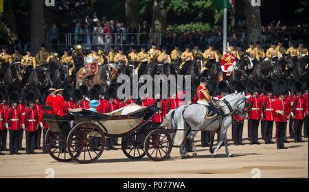 Horse Guards Parade, London, UK. 9 June, 2018. The world famous Queen’s Birthday Parade, also known as Trooping the Colour, takes place with The Coldstream Guards Trooping their Colour in front of HM The Queen and an audience of over 7,500 guests at Horse Guards in hot sunshine. HM Queen Elizabeth II inspects the line. Credit: Malcolm Park/Alamy Live News. Stock Photo