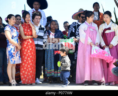 San Francisco, USA. 8th June, 2018. Students participate in the international day event at San Mateo Adult school, California, the United States, on June 8, 2018. Students from nearly 20 countries and regions participated in the international day event at San Mateo Adult school on Friday. Credit: Wu Xiaoling/Xinhua/Alamy Live News Stock Photo
