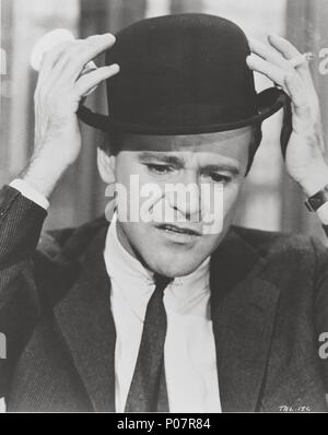 Original Film Title: THE APARTMENT.  English Title: THE APARTMENT.  Film Director: BILLY WILDER.  Year: 1960.  Stars: JACK LEMMON. Credit: UNITED ARTISTS / Album Stock Photo
