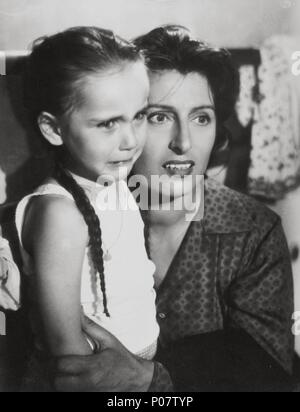 BELLISSIMA ANNA MAGNANI, TINA APICELLA Date: 1951 Stock Photo - Alamy