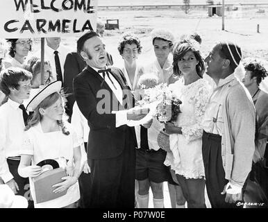 Alberto Sordi Claudia Cardinale A Girl In Australia 1971 Stock Photo alberto-sordi-claudia-cardinale-a-girl-in-australia-1971-stock-photo