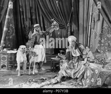 Original Film Title: THE SON OF THE SHEIK.  English Title: THE SON OF THE SHEIK.  Film Director: GEORGE FITZMAURICE.  Year: 1926.  Stars: RUDOLPH VALENTINO. Credit: UNITED ARTISTS / Album Stock Photo