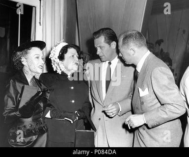 Description: Louella Parsons with Gloria Swanson, William Holden and Billy Wilder during the rest of 'Sunset Boulevard'.  Original Film Title: SUNSET BLVD..  English Title: SUNSET BLVD..  Film Director: BILLY WILDER.  Year: 1950.  Stars: GLORIA SWANSON; WILLIAM HOLDEN; BILLY WILDER; LOUELLA PARSONS. Credit: PARAMOUNT PICTURES / Album Stock Photo