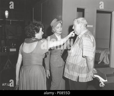 Original Film Title: WITNESS FOR THE PROSECUTION.  English Title: WITNESS FOR THE PROSECUTION.  Film Director: BILLY WILDER.  Year: 1957.  Stars: ELSA LANCHESTER; MARLENE DIETRICH; CHARLES LAUGHTON. Credit: UNITED ARTISTS / Album Stock Photo