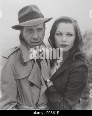 Original Film Title: THE MAN WITH BOGART'S FACE.  English Title: THE MAN WITH BOGART'S FACE.  Film Director: ROBERT DAY.  Year: 1980.  Stars: MICHELLE PHILLIPS; ROBERT SACCHI. Credit: SIMON FILM PRODUCTIONS / Album Stock Photo