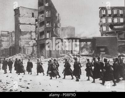 Original Film Title: THE CITY THAT STOPPED HITLER: HEROIC STALINGRAD.  English Title: THE CITY THAT STOPPED HITLER: HEROIC STALINGRAD.  Film Director: JOHN WEXLEY.  Year: 1943. Credit: PARAMOUNT PICTURES / Album Stock Photo