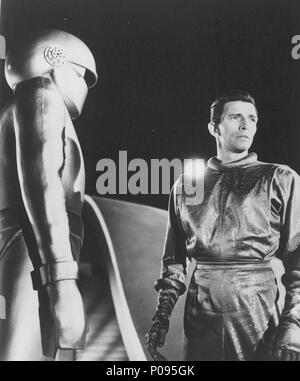 Original Film Title: THE DAY THE EARTH STOOD STILL.  English Title: THE DAY THE EARTH STOOD STILL.  Film Director: ROBERT WISE.  Year: 1951.  Stars: MICHAEL RENNIE. Credit: 20TH CENTURY FOX / Album Stock Photo