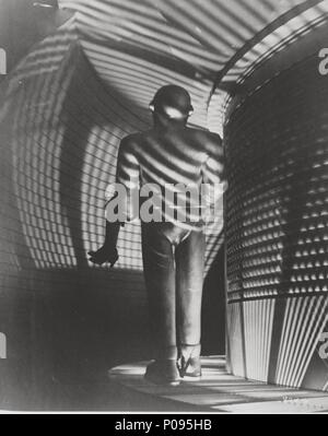 Original Film Title: THE DAY THE EARTH STOOD STILL.  English Title: THE DAY THE EARTH STOOD STILL.  Film Director: ROBERT WISE.  Year: 1951. Credit: 20TH CENTURY FOX / Album Stock Photo