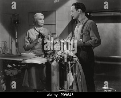 Original Film Title: GREEN FOR DANGER.  English Title: GREEN FOR DANGER.  Film Director: SIDNEY GILLIAT.  Year: 1946.  Stars: TREVOR HOWARD; SALLY GRAY. Credit: EAGLE LION / Album Stock Photo