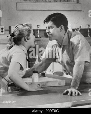 Original Film Title: ROCK-A-BYE BABY.  English Title: ROCK-A-BYE BABY.  Film Director: FRANK TASHLIN.  Year: 1958.  Stars: JERRY LEWIS; MARILYN MAXWELL. Credit: PARAMOUNT PICTURES / Album Stock Photo