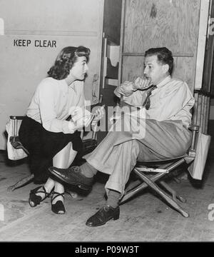 Original Film Title: POSSESSED.  English Title: POSESSED.  Film Director: CURTIS BERNHARDT.  Year: 1947.  Stars: JOAN CRAWFORD; CURTIS BERNHARDT. Credit: WARNER BROTHERS / Album Stock Photo