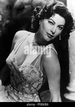 Original Film Title: PANDORA AND THE FLYING DUTCHMAN.  English Title: PANDORA AND THE FLYING DUTCHMAN.  Film Director: ALBERT LEWIN.  Year: 1951.  Stars: AVA GARDNER. Credit: ROMULUS FILMS / Album Stock Photo